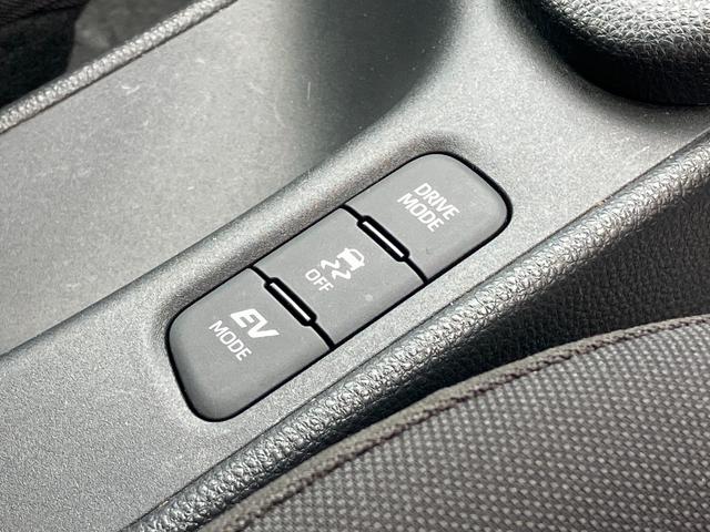 ヤリス ハイブリッドX 衝突軽減 レーンキープ 障害物センサー アダプティブクルーズ ナビ Bカメラ Bluetoothオーディオ ETC キーレス 禁煙車 ABS オートハイビーム オートライト 電格ミラ 運転席エアバッグ(43枚目)