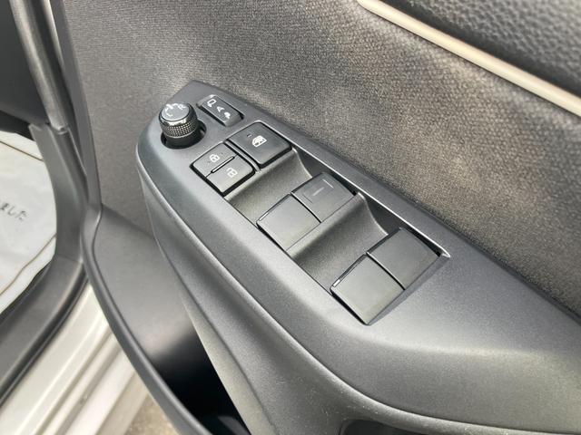 ヤリス ハイブリッドX 衝突軽減 レーンキープ 障害物センサー アダプティブクルーズ ナビ Bカメラ Bluetoothオーディオ ETC キーレス 禁煙車 ABS オートハイビーム オートライト 電格ミラ 運転席エアバッグ(45枚目)