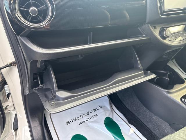 ヴィッツ ハイブリッドＵ　衝突軽減　レーンキープ　シートヒーター　ナビ　ワンセグ　Ｂカメラ　Ｂｌｕｅｔｏｏｔｈオーディオ　ＥＴＣ　ＨＩＤ　１５インチＡＷ　スマキー　禁煙車　記録簿　フルフラット　ＡＢＳ　オートハイビーム（41枚目）