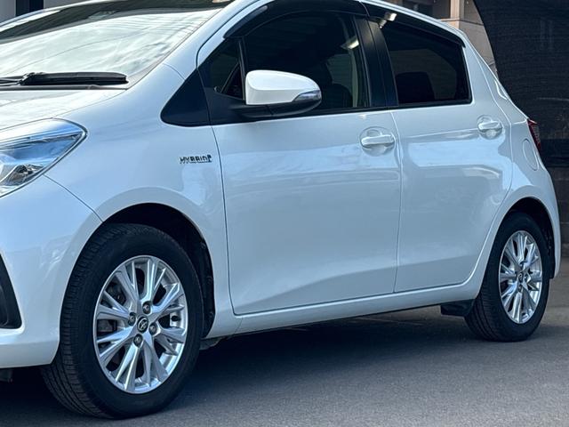 ヴィッツ ハイブリッドＵ　衝突軽減　レーンキープ　シートヒーター　ナビ　ワンセグ　Ｂカメラ　Ｂｌｕｅｔｏｏｔｈオーディオ　ＥＴＣ　ＨＩＤ　１５インチＡＷ　スマキー　禁煙車　記録簿　フルフラット　ＡＢＳ　オートハイビーム（58枚目）