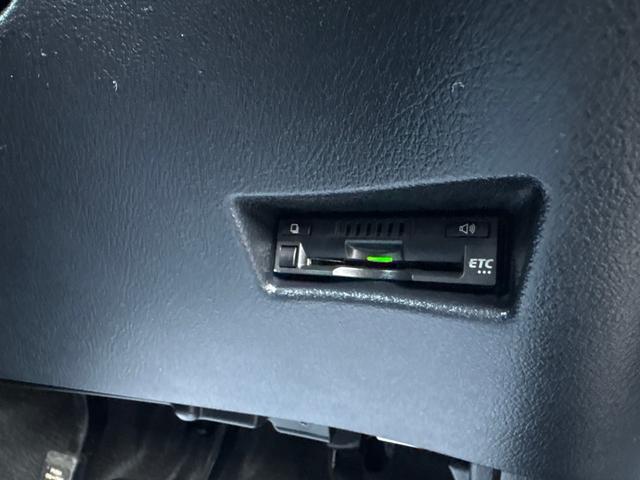 シエンタ Ｇ　後期モデル　衝突軽減　レーンキープ　障害物センサー　両側電動　ナビ　ワンセグ　Ｂカメラ　Ｂｌｕｅｔｏｏｔｈオーディオ　ＥＴＣ　Ｉストップ　スマキー　禁煙車　３列　ＡＢＳ　オートハイビーム　電格ミラー（8枚目）