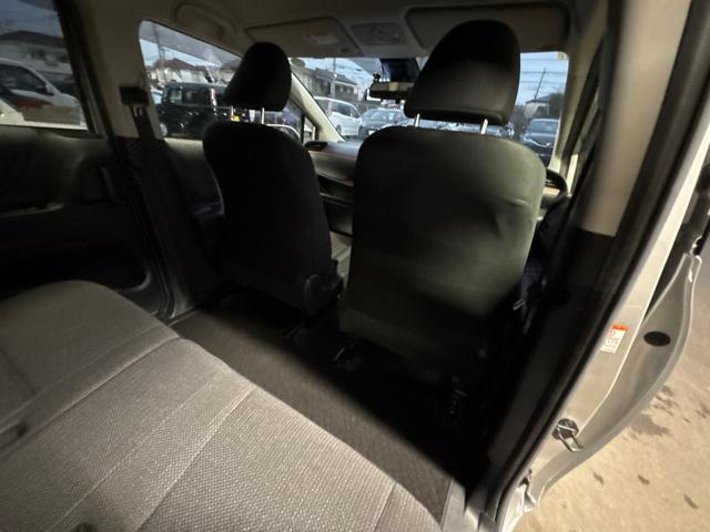 シエンタ ファンベースＸ　後期型　衝突軽減　レーンキープ　障害物センサー　片側電動　ナビ　ワンセグ　Ｂカメラ　Ｂｌｕｅｔｏｏｔｈオーディオ　Ｉストップ　キーレス　記録簿　フルフラット　ＡＢＳ　オートハイビーム　電格ミラー（32枚目）