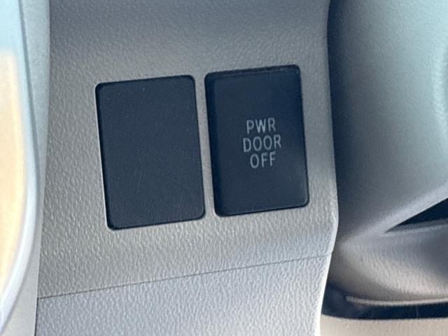 タント Ｘ　ＳＡＩＩ　衝突軽減　レーンキープ　障害物センサー　両側電動　ナビ　Ｂｌｕｅｔｏｏｔｈオーディオ　ＥＴＣ　Ｉストップ　ＨＩＤ　スマキー　フルフラット　ＡＢＳ　オートライト　電格ミラー　ベンチシート　ＣＤ（10枚目）