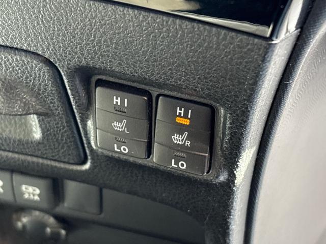 ノア ハイブリッドＳｉ　ダブルバイビーＩＩ　後期型　衝突軽減　レーンキープ　障害物センサー　オートクルーズ　両側電動　ハーフレザー　シートヒーター　ナビ　フルセグ　Ｂカメラ　Ｂｌｕｅｔｏｏｔｈオーディオ　ＥＴＣ２．０　ＬＥＤヘッドライト（12枚目）