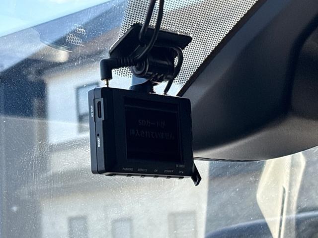 ノア ハイブリッドＳｉ　ダブルバイビーＩＩ　後期型　衝突軽減　レーンキープ　障害物センサー　オートクルーズ　両側電動　ハーフレザー　シートヒーター　ナビ　フルセグ　Ｂカメラ　Ｂｌｕｅｔｏｏｔｈオーディオ　ＥＴＣ２．０　ＬＥＤヘッドライト（26枚目）