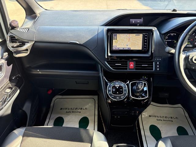 ノア ハイブリッドＳｉ　ダブルバイビーＩＩ　後期型　衝突軽減　レーンキープ　障害物センサー　オートクルーズ　両側電動　ハーフレザー　シートヒーター　ナビ　フルセグ　Ｂカメラ　Ｂｌｕｅｔｏｏｔｈオーディオ　ＥＴＣ２．０　ＬＥＤヘッドライト（41枚目）