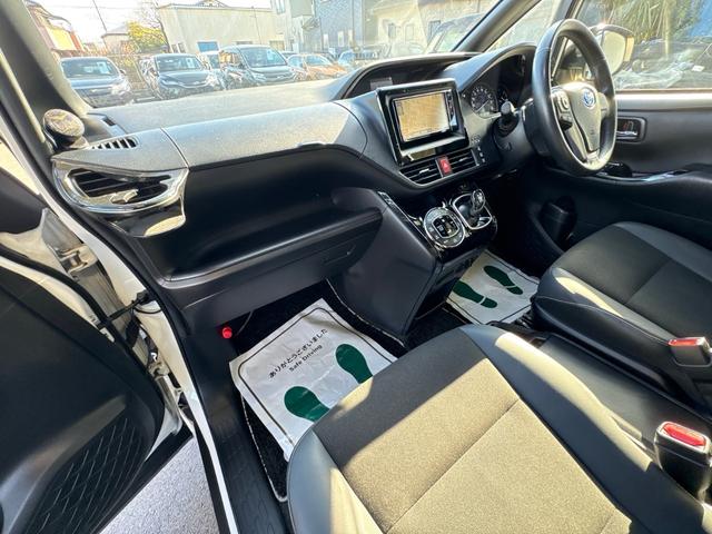 ノア ハイブリッドＳｉ　ダブルバイビーＩＩ　後期型　衝突軽減　レーンキープ　障害物センサー　オートクルーズ　両側電動　ハーフレザー　シートヒーター　ナビ　フルセグ　Ｂカメラ　Ｂｌｕｅｔｏｏｔｈオーディオ　ＥＴＣ２．０　ＬＥＤヘッドライト（52枚目）