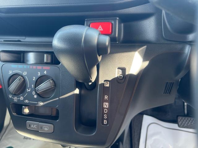 ミライース Ｌ　ＳＡＩＩＩ　衝突軽減　レーンキープ　障害物センサー　Ｉストップ　キーレス　記録簿　フルフラット　ＡＢＳ　オートハイビーム　ＣＤ　運転席エアバッグ　助手席エアバッグ　エアコン　パワーウィンドウ　パワーステアリング（32枚目）