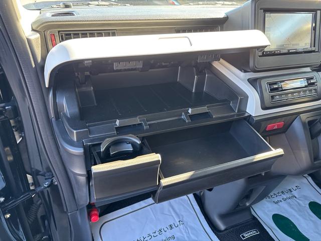 スペーシア ハイブリッドＧ　衝突軽減　レーンキープ　障害物センサー　両側スライド　ナビ　ワンセグ　Ｂカメラ　Ｉストップ　スマキー　禁煙車　記録簿　フルフラット　横滑り防止　ＡＢＳ　オートライト　電格ミラー　ベンチシート　ＣＤ（47枚目）