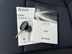 Ｘ　衝突被害軽減ブレーキ　レーンキープアシスト　メモリナビ　Ｂｌｕｅｔｏｏｔｈ　片側電動スライドドア　ＬＥＤヘッドライト　クルーズコントロール　リアエアコン　オートライト　オートハイビーム　横滑り防止 6