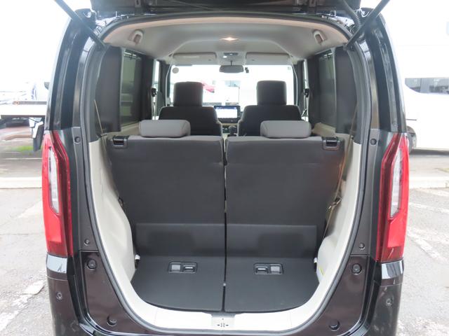 Ｎ－ＢＯＸ ベースグレード　当社デモカーアップ　純正インターナビ【ＬＸＵ－２４２ＮＢｉ】　フルセグ　ＣＤ　ＤＶＤ　Ｂｌｕｅｔｏｏｔｈオーディオ　ＵＳＢ　ＥＴＣ　バックカメラ　シートヒーター　衝突軽減システム　スマートキ－　禁煙（13枚目）