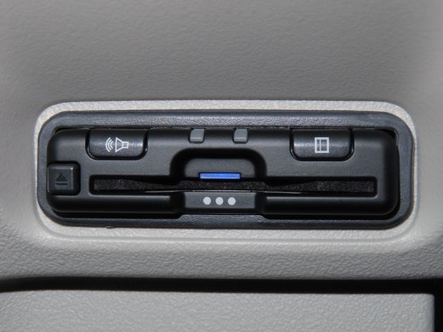 Ｎ－ＢＯＸ ベースグレード　当社デモカーアップ　純正インターナビ【ＬＸＵ－２４２ＮＢｉ】　フルセグ　ＣＤ　ＤＶＤ　Ｂｌｕｅｔｏｏｔｈオーディオ　ＵＳＢ　ＥＴＣ　バックカメラ　シートヒーター　衝突軽減システム　スマートキ－　禁煙（17枚目）