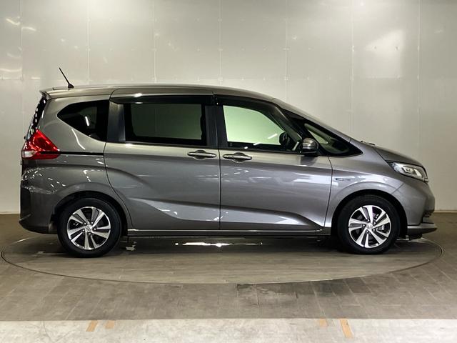 フリードハイブリッド ハイブリッド・Ｇホンダセンシング　ＥＴＣ　ナビ　前後ドライブレコーダー　シートヒーター　ＣＤ　ＤＶＤ　フルセグＴＶ　ＵＳＢ　Ｂｌｕｅｔｏｏｔｈ　軽減ブレーキ　キーフリーシステム　１オ－ナ－　記録簿　サイドカーテンエアバック　ＥＣＯＮ（8枚目）