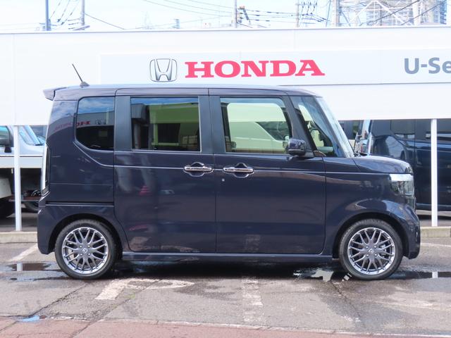 N-BOXカスタム ターボ 当社デモカー 純正ナビ(LXU-242NBi) マルチビューカメラ フルセグTV CD DVD USB ETC2.0 前後パーキングセンサー シートヒーター パドルシフト 両側電動スライドドア 1オナ(4枚目)