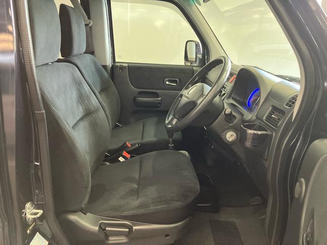 しっかりサポートしてくれますフロントシート！