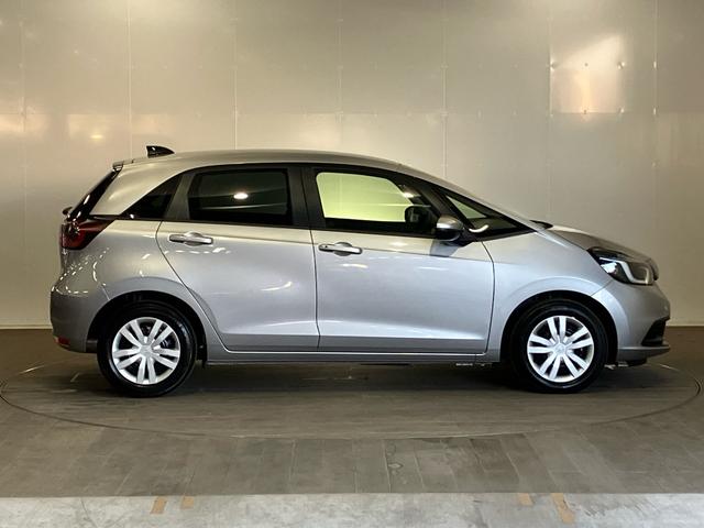 フィット e:HEVベーシック 当社デモカーアップ 純正ディスプレイオーディオ アップルカープレイ アンドロイドオート Bluetoothオーディオ USB ETC2.0 バックカメラ カーテンエアバッグ CMBS Rカメ 禁煙車(8枚目)