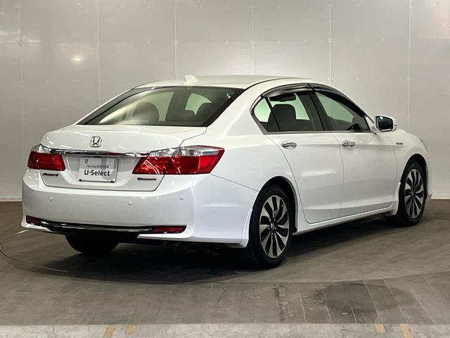 アコードハイブリッド EX 純正HDDナビゲーション フルセグTV DVD CD USB DSRCETC 前後コーナーセンサー バックカメラ シートーヒーター CMBS フォグランプ 電動シート ドアバイザー リヤカメラ 地デジ(8枚目)