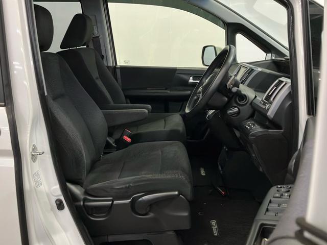 ステップワゴンスパーダ Ｚクールスピリットインターナビ　セレクション　ＨＤＤナビ　ワンセグＴＶ　ＵＳＢ　ＣＤ　ＤＶＤ　ＥＴＣ　両側電動スライドドア　クルーズコントロール　リモコンエンジンスターター　パドルシフト　フロントフォグランプ　スマートキ　オートクルーズ　記録簿（9枚目）