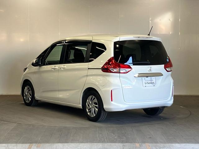 フリード Ｇ・ホンダセンシング　純正メモリーナビ【ＶＸＭ－１７４ＶＦｉ】　フルセグ　ＣＤ　ＤＶＤ　Ｂｌｕｅｔｏｏｔｈオーディオ　ドアバイザー　ＥＴＣ　オートリトラミラー　バックカメラ　ハロゲンヘッドライト　Ｆセグ　ｉストップ　ＶＳＡ（4枚目）