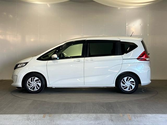 フリード Ｇ・ホンダセンシング　純正メモリーナビ【ＶＸＭ－１７４ＶＦｉ】　フルセグ　ＣＤ　ＤＶＤ　Ｂｌｕｅｔｏｏｔｈオーディオ　ドアバイザー　ＥＴＣ　オートリトラミラー　バックカメラ　ハロゲンヘッドライト　Ｆセグ　ｉストップ　ＶＳＡ（7枚目）