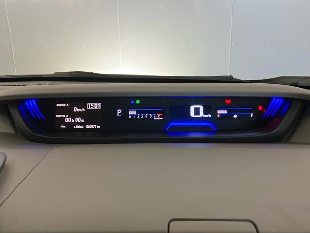 フリード Ｇ・ホンダセンシング　純正メモリーナビ【ＶＸＭ－１７４ＶＦｉ】　フルセグ　ＣＤ　ＤＶＤ　Ｂｌｕｅｔｏｏｔｈオーディオ　ドアバイザー　ＥＴＣ　オートリトラミラー　バックカメラ　ハロゲンヘッドライト　Ｆセグ　ｉストップ　ＶＳＡ（19枚目）
