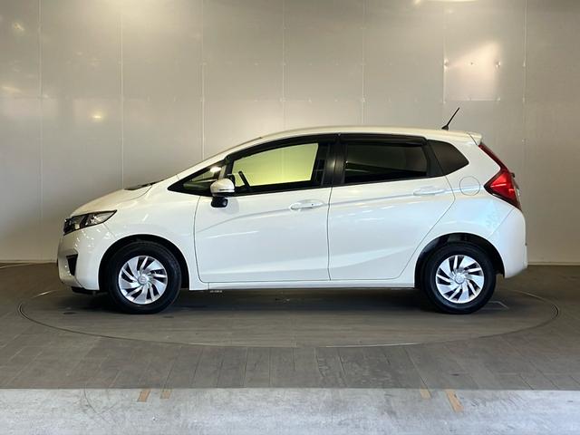 フィット 13G・Fパッケージコンフォートエディション 純正メモリーナビ【VXM-174VFi】 フルセグ CD DVD Bluetoothオーディオ バックカメラ ETC CTBA ドアバイザー オートリトラミラー シートヒーター リヤビューカメラ(7枚目)