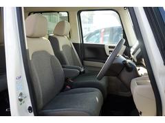 運転席はシートハイト機能付きですので、座面の高さを調節可能！運転ポディションに合わせてご使用ください！ 5