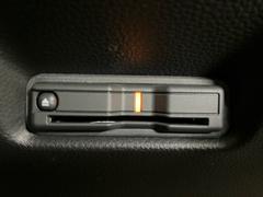 有料道路のレーン通過に便利なＥＴＣ２．０車載器を装着しています。ご利用にはセットアップが必要となります。 4