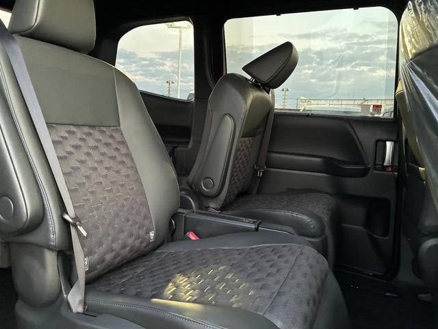 ヴォクシー S-Z 登録済未使用車 快適利便パッケージHigh ディスプレイオーディオPlus 10.5インチ フルセグTV CD/DVDデッキ ETC2.0 バックモニター 両側パワースライドドアパワーバックドア 禁煙(14枚目)