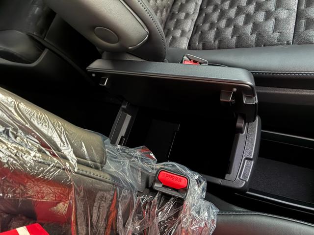 ヴォクシー S-Z 登録済未使用車 快適利便パッケージHigh ディスプレイオーディオPlus 10.5インチ フルセグTV CD/DVDデッキ ETC2.0 バックモニター 両側パワースライドドアパワーバックドア 禁煙(29枚目)