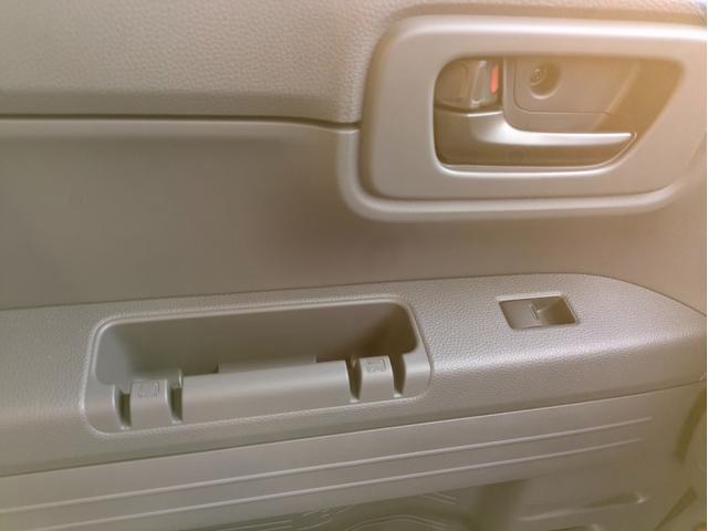 ☆自動車保険☆　保険も取り扱っておりますので、当社にて一括でお車の手続きができます！是非お任せ下さい！　社員の９割が募集人の資格取得者なので来店いただけた際はお気軽にお声がけくださいませ！