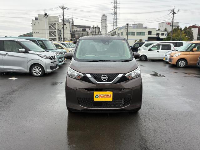 デイズ Ｘ　純正ナビＴＶフルセグ　アラウンドビューモニター　ＥＴＣ　エマージェンシーブレーキ　純正１４インチアルミホイール　新車整備保証書　禁煙車　スマートキー　コーナーソナー　フルオートエアコン　衝突安全ボディ（5枚目）