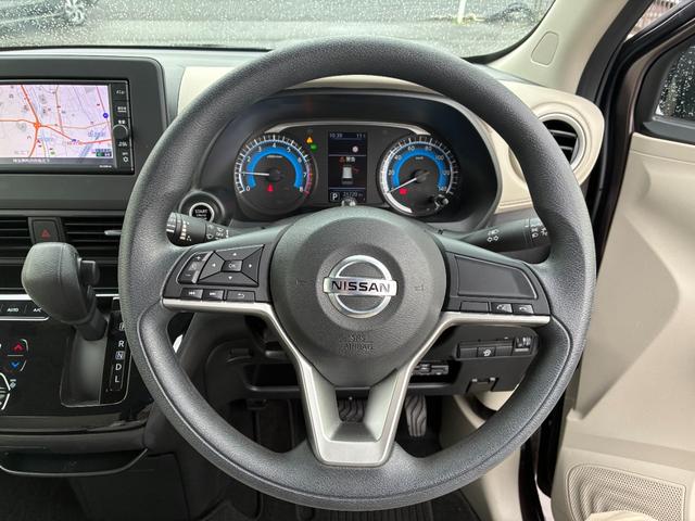 デイズ Ｘ　純正ナビＴＶフルセグ　アラウンドビューモニター　ＥＴＣ　エマージェンシーブレーキ　純正１４インチアルミホイール　新車整備保証書　禁煙車　スマートキー　コーナーソナー　フルオートエアコン　衝突安全ボディ（6枚目）