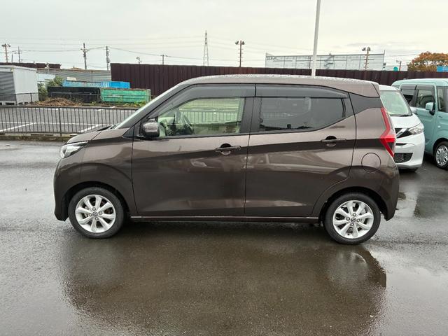 デイズ Ｘ　純正ナビＴＶフルセグ　アラウンドビューモニター　ＥＴＣ　エマージェンシーブレーキ　純正１４インチアルミホイール　新車整備保証書　禁煙車　スマートキー　コーナーソナー　フルオートエアコン　衝突安全ボディ（7枚目）