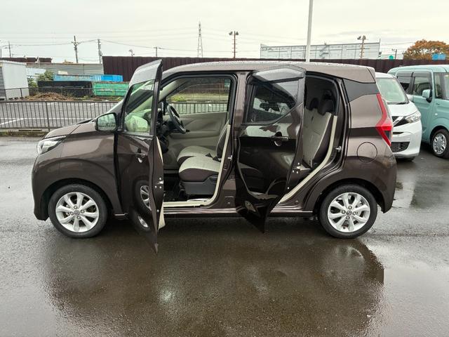 デイズ Ｘ　純正ナビＴＶフルセグ　アラウンドビューモニター　ＥＴＣ　エマージェンシーブレーキ　純正１４インチアルミホイール　新車整備保証書　禁煙車　スマートキー　コーナーソナー　フルオートエアコン　衝突安全ボディ（8枚目）