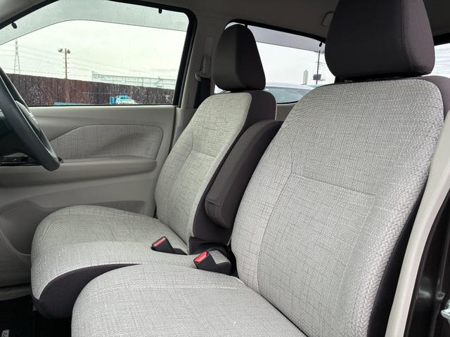 デイズ Ｘ　純正ナビＴＶフルセグ　アラウンドビューモニター　ＥＴＣ　エマージェンシーブレーキ　純正１４インチアルミホイール　新車整備保証書　禁煙車　スマートキー　コーナーソナー　フルオートエアコン　衝突安全ボディ（9枚目）