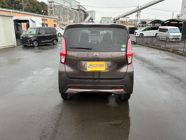 デイズ Ｘ　純正ナビＴＶフルセグ　アラウンドビューモニター　ＥＴＣ　エマージェンシーブレーキ　純正１４インチアルミホイール　新車整備保証書　禁煙車　スマートキー　コーナーソナー　フルオートエアコン　衝突安全ボディ（11枚目）