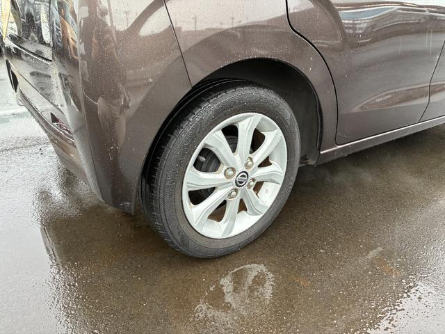 デイズ Ｘ　純正ナビＴＶフルセグ　アラウンドビューモニター　ＥＴＣ　エマージェンシーブレーキ　純正１４インチアルミホイール　新車整備保証書　禁煙車　スマートキー　コーナーソナー　フルオートエアコン　衝突安全ボディ（15枚目）