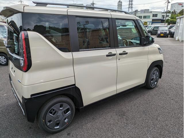 デリカミニ G 届出済未使用車 e-Assist キーレス オートハイビーム 禁煙 ルーフレール シートヒーター バックモニター カーテンエアバッグ フルオートエアコン 盗難防止 ABS ベンチシート 横滑り防止(9枚目)