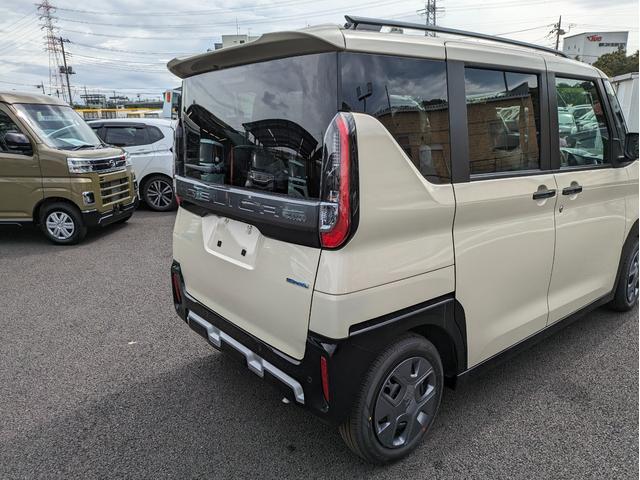 デリカミニ G 届出済未使用車 e-Assist キーレス オートハイビーム 禁煙 ルーフレール シートヒーター バックモニター カーテンエアバッグ フルオートエアコン 盗難防止 ABS ベンチシート 横滑り防止(12枚目)