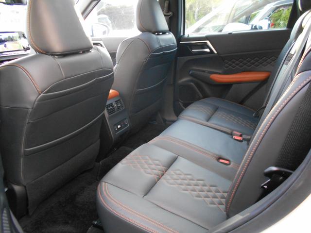 アウトランダーPHEV P プラグインハイブリッドEVシステム・ヘッドアップディスプレイ・レザーシート・ブラインドスポットモニター・パワーバックドア・パノラマサンルーフ・マイパイロット・クルーズコントロール・FSBカメラ(29枚目)