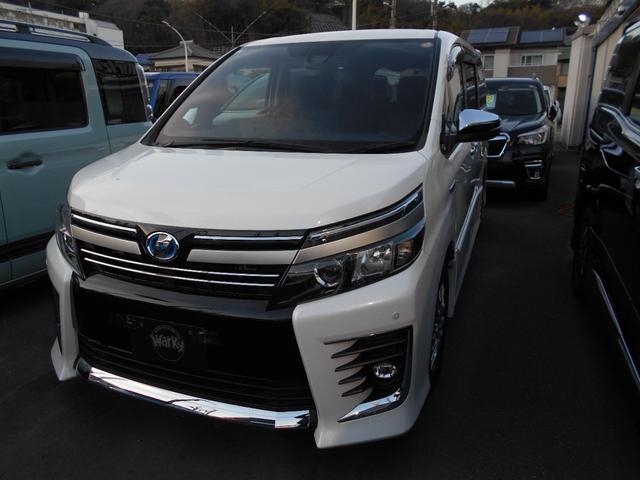 ヴォクシー ハイブリッドＺＳ　煌ＩＩ　ワンオーナー　ディーラー記録８枚　純正９インチＳＤナビ　純正１２インチリアフリップダウン　コーナーセンサー　両側パワースライド（3枚目）