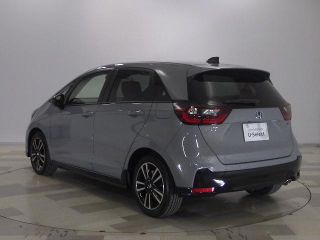 フィット e:HEVRS 弊社元試乗車 禁煙 9INナビ リアカメラ 前4ドライブレコーダー サイドカーテンエアバッグ Bluetoothオーディオ接続 フルセグTV CD DVD ミュージックラック ETC アルミホイール(24枚目)