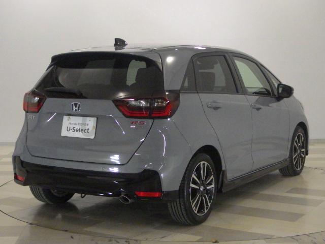 フィット e:HEVRS 弊社元試乗車 禁煙 9INナビ リアカメラ 前4ドライブレコーダー サイドカーテンエアバッグ Bluetoothオーディオ接続 フルセグTV CD DVD ミュージックラック ETC アルミホイール(26枚目)