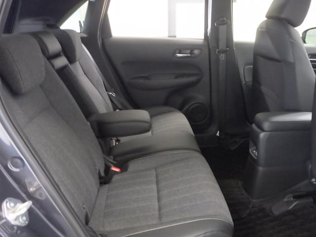 フィット ｅ：ＨＥＶホーム　元当社試乗車　禁煙　前ドライブレコーダー　ホンダコネクト９インチナビ　リアカメラ　前ドライブレコーダー　サイドカーテンエアバッグ　ＥＴＣ　Ｂｌｕｅｔｏｏｔｈ接続　ＣＤ　ＤＶＤ　ミュージックラック（17枚目）