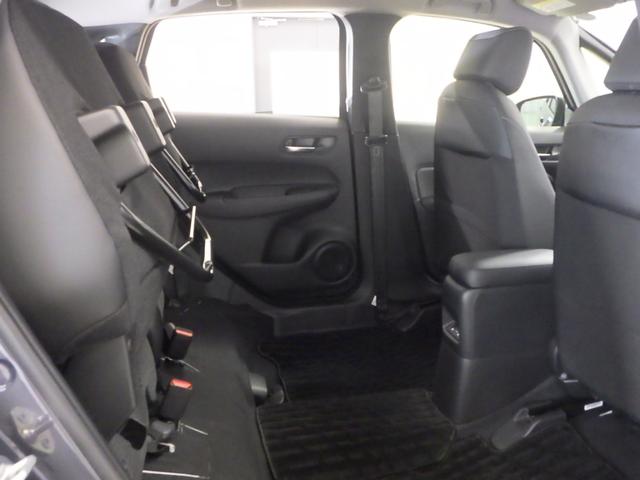 フィット ｅ：ＨＥＶホーム　元当社試乗車　禁煙　前ドライブレコーダー　ホンダコネクト９インチナビ　リアカメラ　前ドライブレコーダー　サイドカーテンエアバッグ　ＥＴＣ　Ｂｌｕｅｔｏｏｔｈ接続　ＣＤ　ＤＶＤ　ミュージックラック（18枚目）