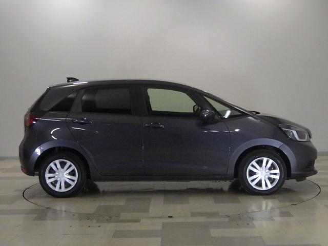 フィット ｅ：ＨＥＶホーム　元当社試乗車　禁煙　前ドライブレコーダー　ホンダコネクト９インチナビ　リアカメラ　前ドライブレコーダー　サイドカーテンエアバッグ　ＥＴＣ　Ｂｌｕｅｔｏｏｔｈ接続　ＣＤ　ＤＶＤ　ミュージックラック（24枚目）