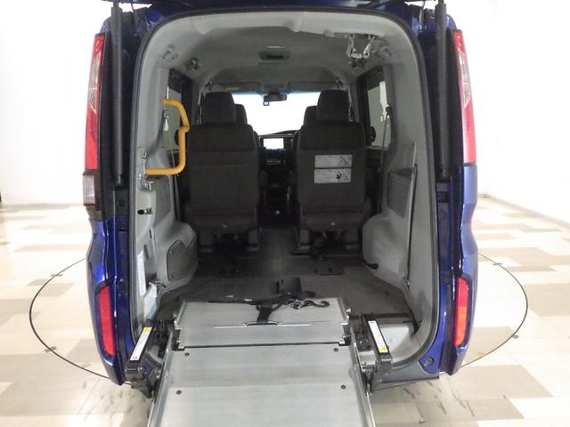 ステップワゴン G車いす仕様車3列目乗車タイプ 車いす3列目乗車タイプ 禁煙 ワンオーナー 8インチナビ リアカメラ社外製アルミホイール CD DVD ミュージックラック Bluetooth接続 両側電動スライドドア 室内天井部に加工跡の穴有り。(2枚目)