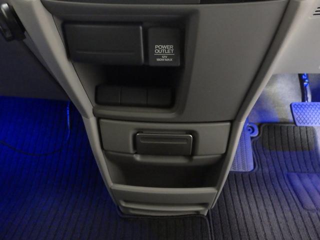 ステップワゴン G車いす仕様車3列目乗車タイプ 車いす3列目乗車タイプ 禁煙 ワンオーナー 8インチナビ リアカメラ社外製アルミホイール CD DVD ミュージックラック Bluetooth接続 両側電動スライドドア 室内天井部に加工跡の穴有り。(9枚目)