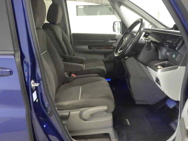 ステップワゴン G車いす仕様車3列目乗車タイプ 車いす3列目乗車タイプ 禁煙 ワンオーナー 8インチナビ リアカメラ社外製アルミホイール CD DVD ミュージックラック Bluetooth接続 両側電動スライドドア 室内天井部に加工跡の穴有り。(16枚目)